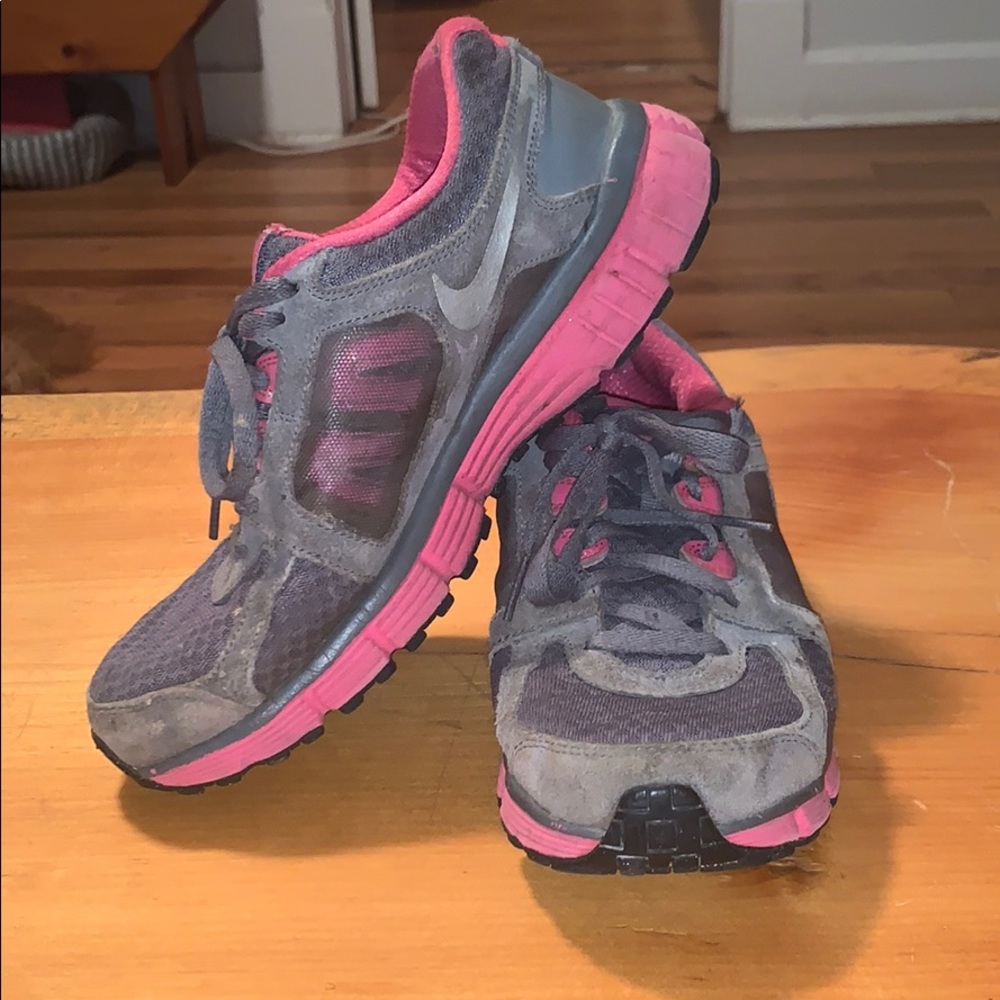 Nike Tennis Shoes
